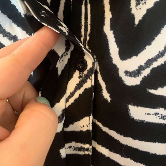 NWT /DG2 by Diane Gilman / Long Sleeve / Long Button Down with Belt at waist 3X - Picture 4 of 8